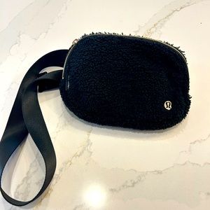 Lululemon Sherpa Beltbag